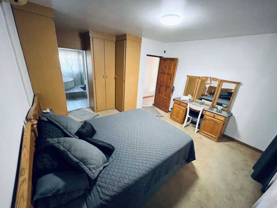 4 Bedroom Property for Sale in Oos Einde North West